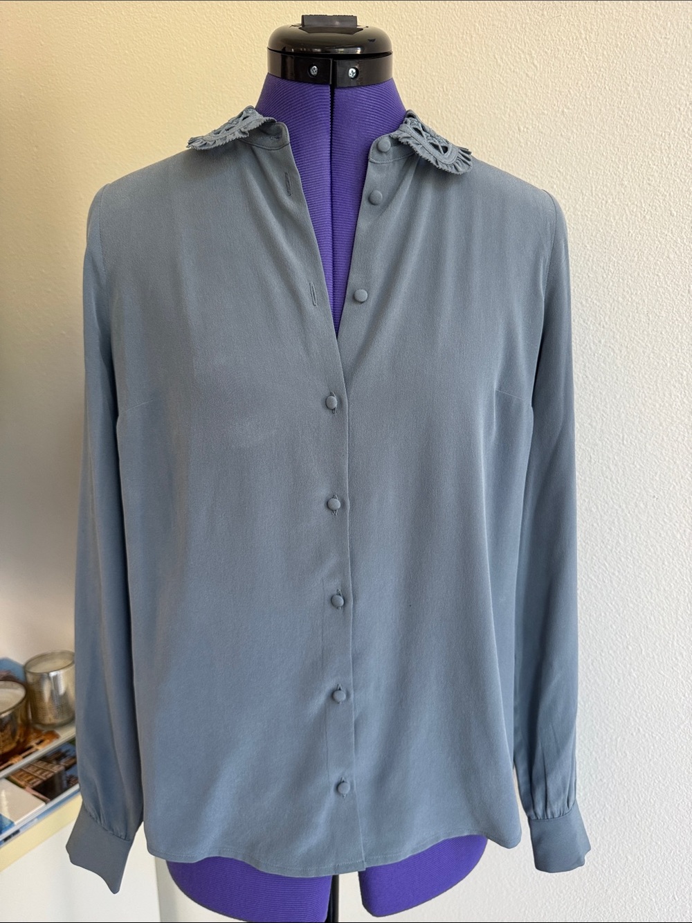 Sézane Suzanne Vintage Blue 100% Silk Ruffle Embroidered Shirt FR 34 US 2 - Picture 3 of 9